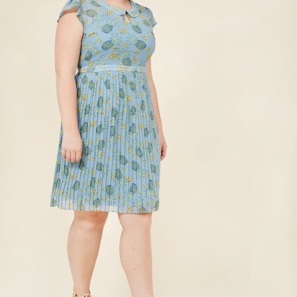ModCloth Expansive Interests Dress in Pineapple - Picture 3 of 8